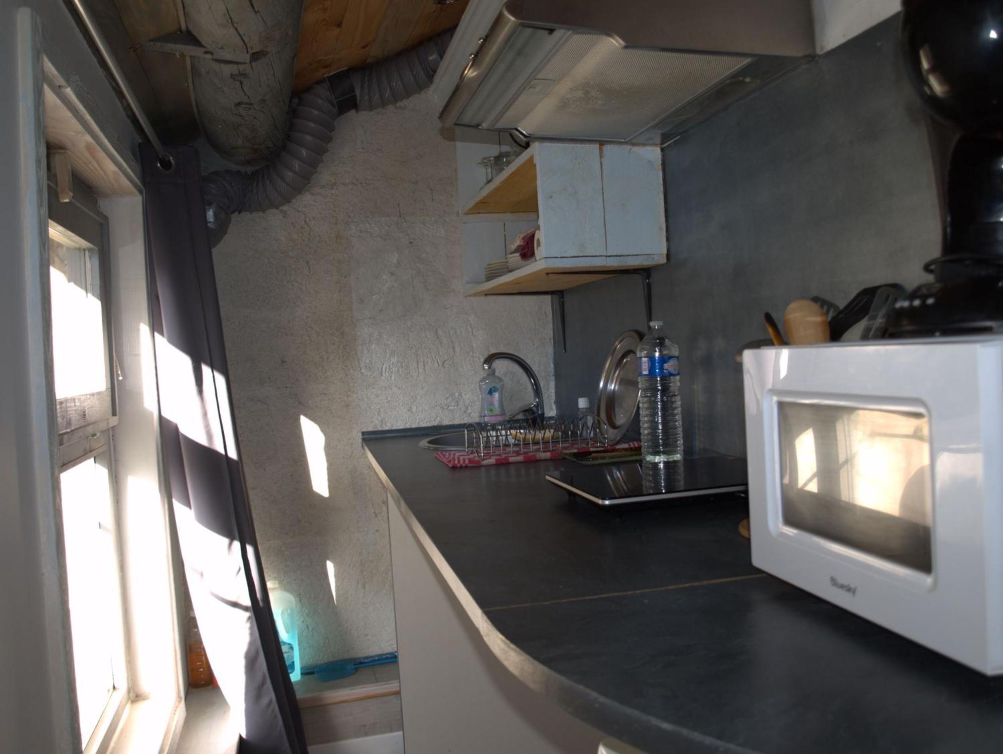 Insolite Studio -La Tour Des Templiers- Montfrin ภายนอก รูปภาพ
